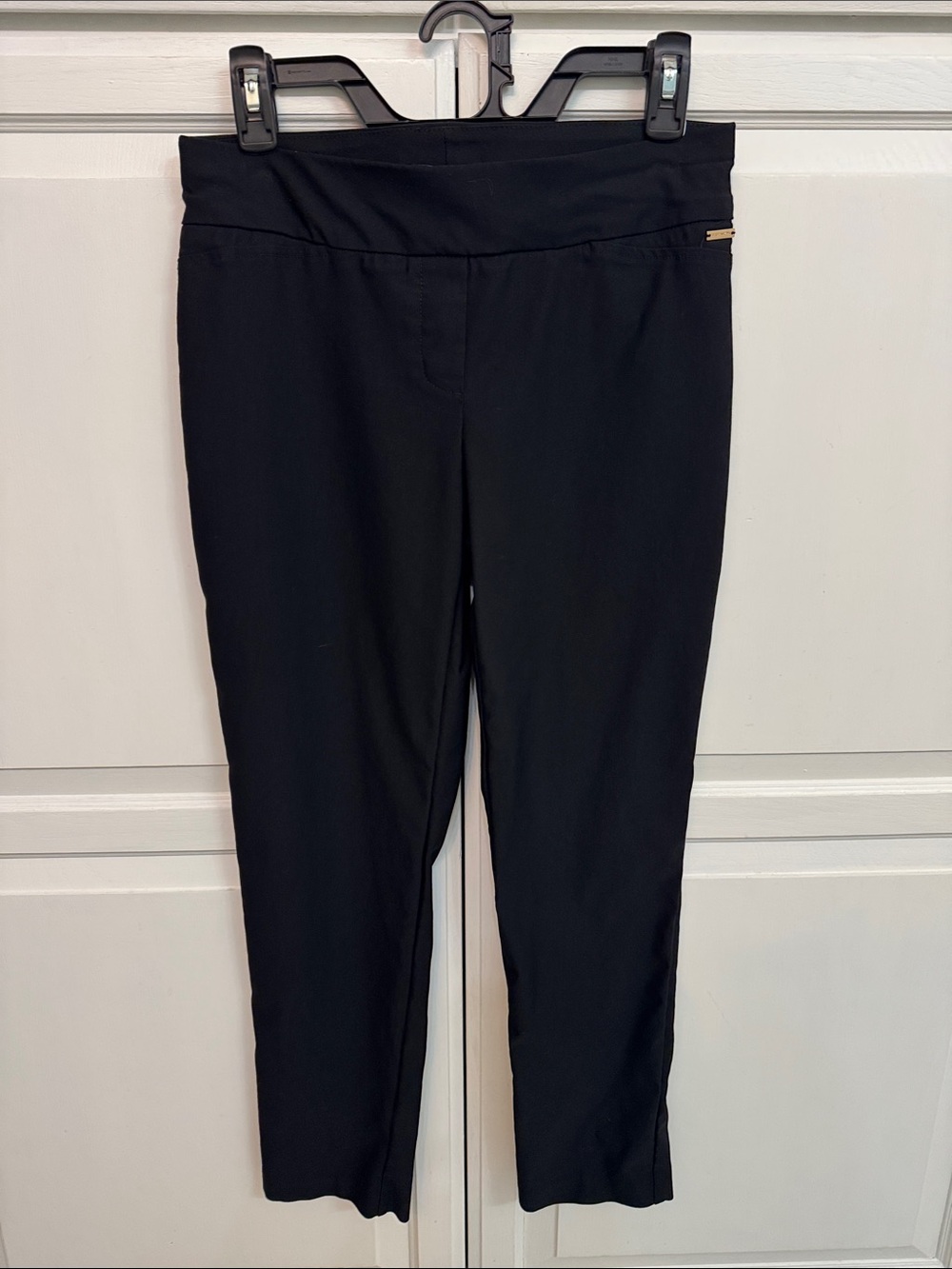 T Tahari Black Cropped Pull-On Ankle Pants. Size S